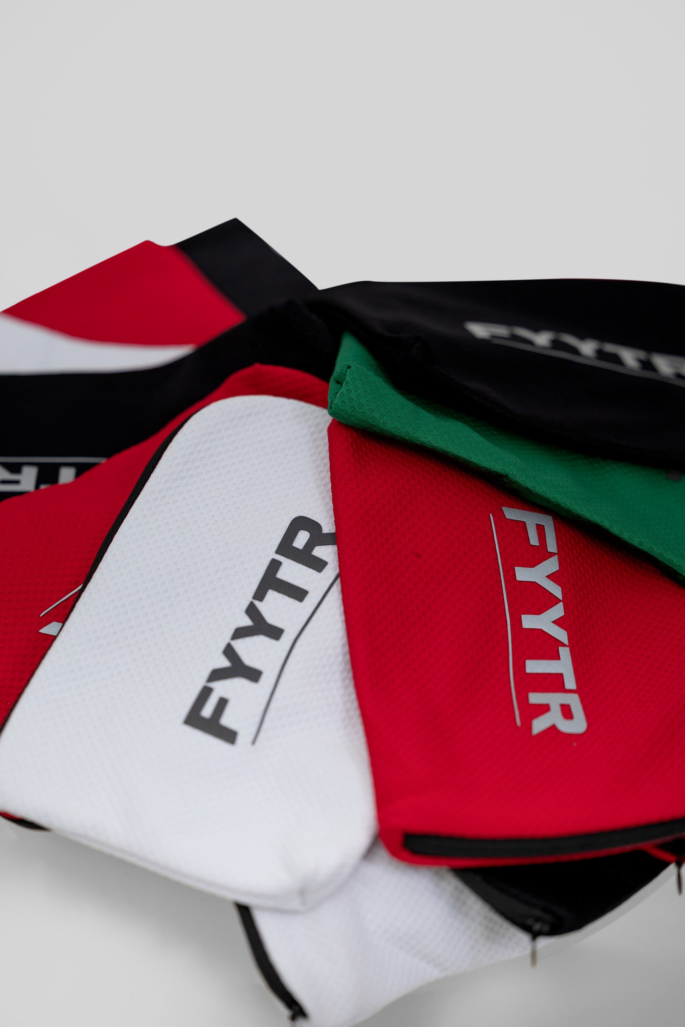FYYTR gym pouches in red, white, green and black spread on a table